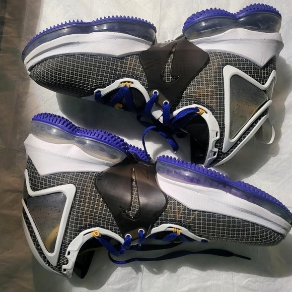 Nike LeBron 19 Hardwood Classic size 9.5 Mens - Picture 12 of 16
